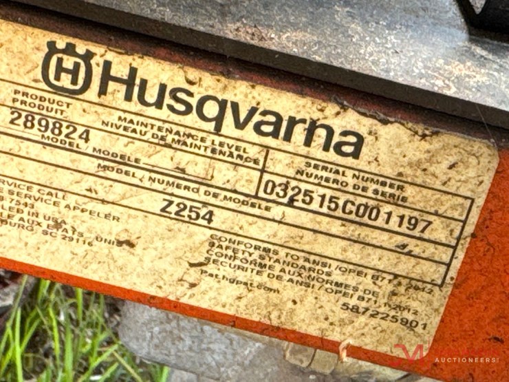 husqvarna-z254-zero-turn-mower-image-16