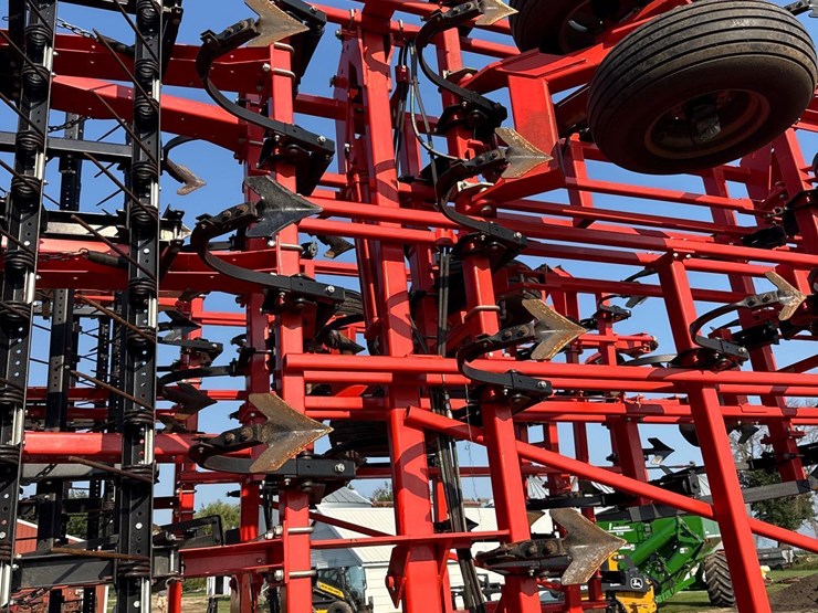2013-kuhn-krause-5635-46ft-field-cultivator-image-24