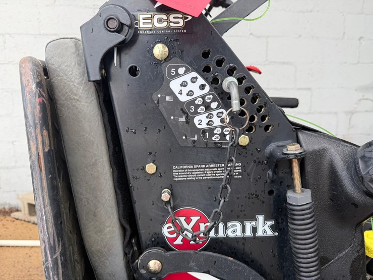 #4057-•-2016-exmark-52"-stand-on-mower-image-10
