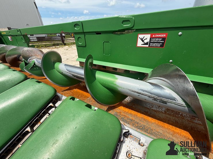 2017-john-deere-608c-image-13