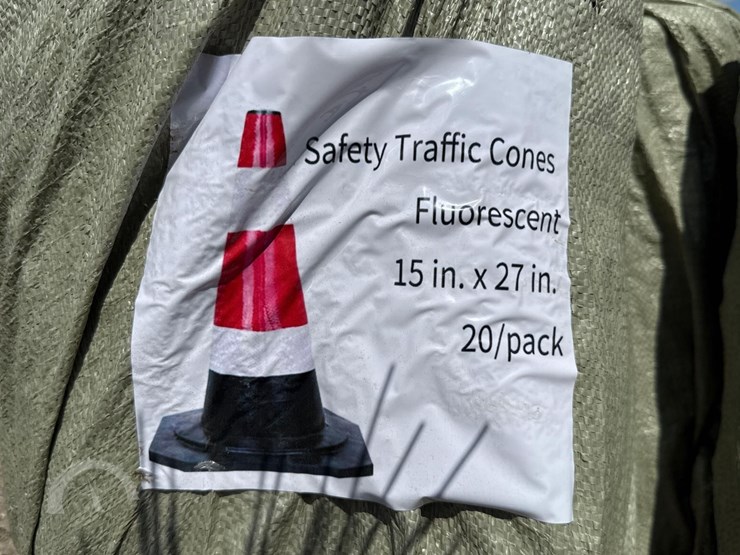 qty-(60)-safety-traffic-cones-image-3