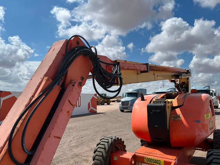 2011-jlg-600aj-image-11