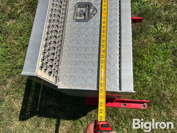 peterbilt-aluminum-step/battery-box-image-16