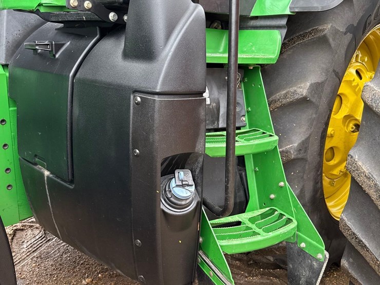 2014-john-deere-8320r-image-31