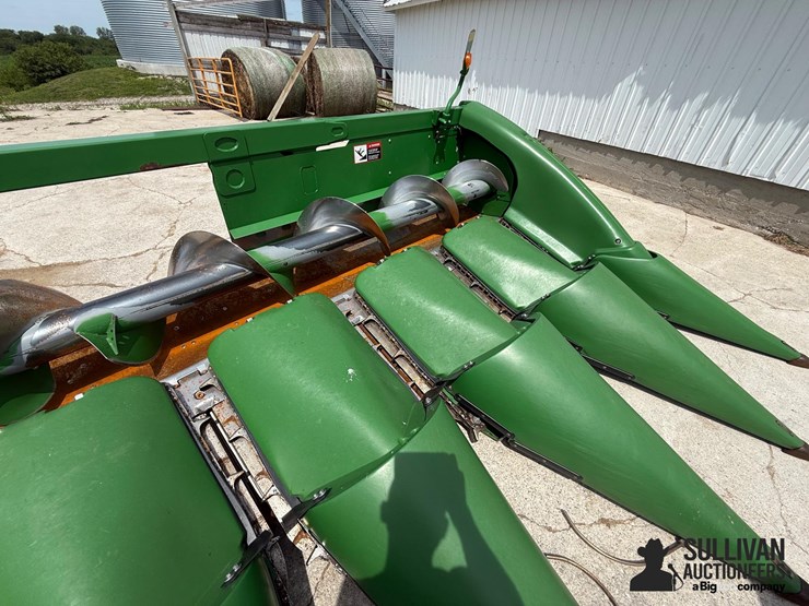 2017-john-deere-608c-image-19