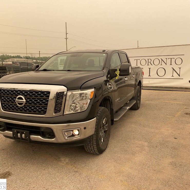 2017 NISSAN TITAN