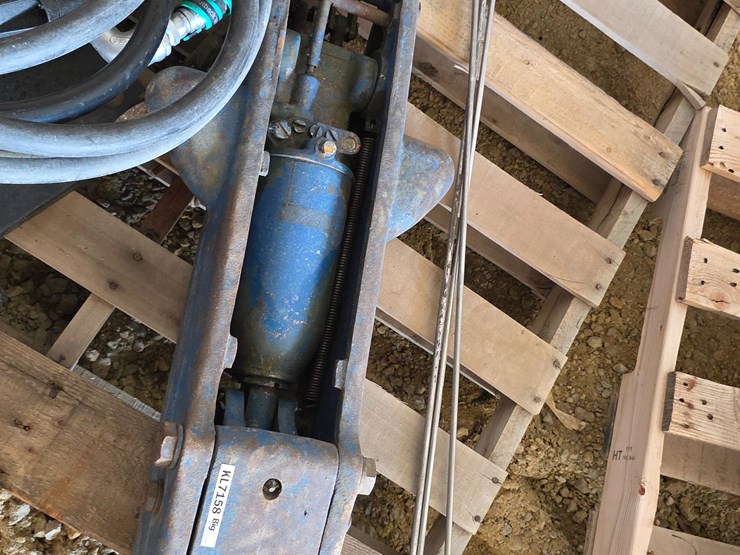 floor-jack,-tile-probes,-def-pump-image-16