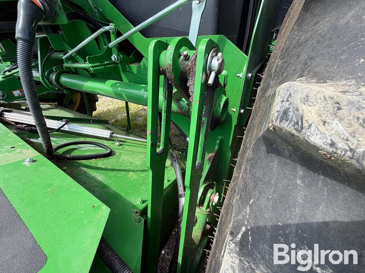 2022-john-deere-w235r-image-11