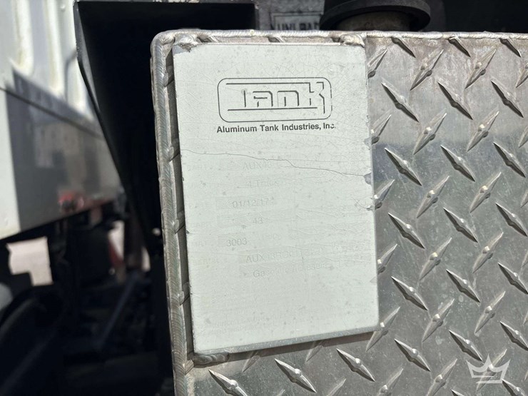 2017-freightliner-114sd-image-33