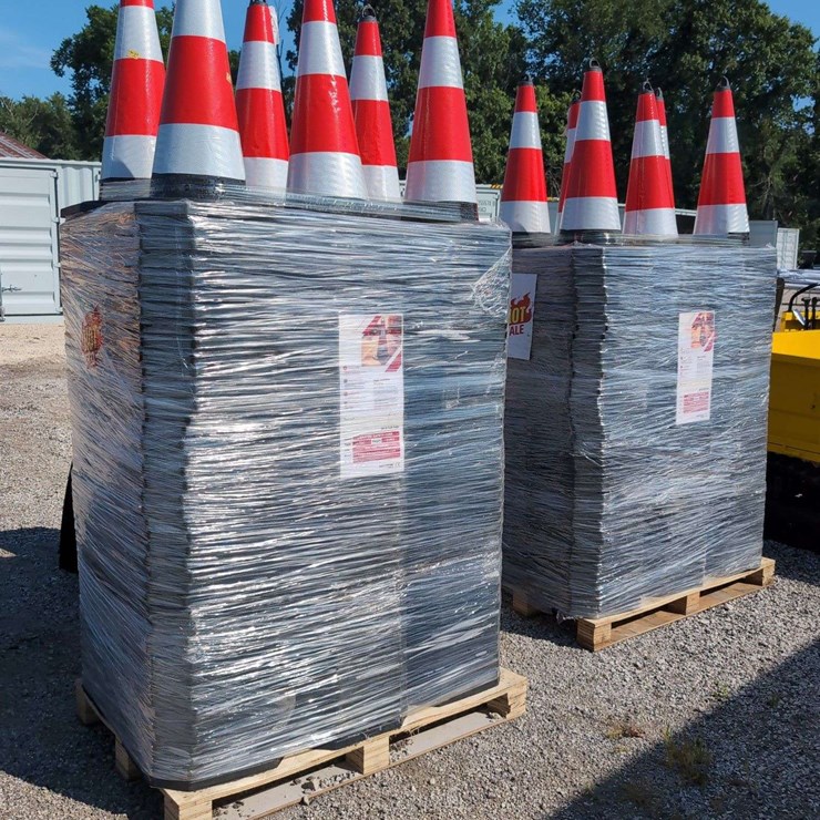 (50) 28" Traffic Cones