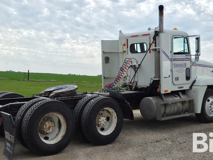 2000-freightliner-fld120-image-5