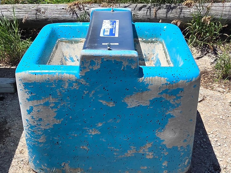 blue-river-42ch-cattle-waterer-image-6