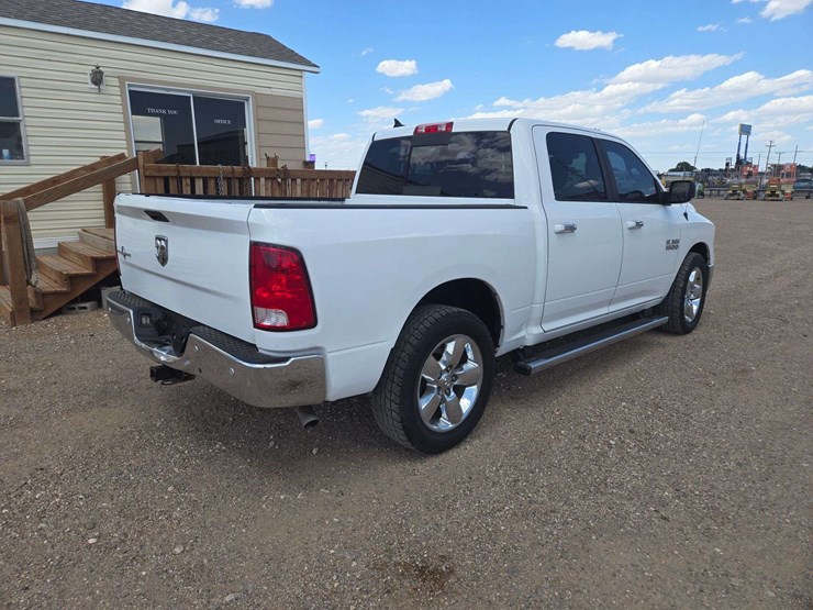 2017-ram-1500-slt-image-3