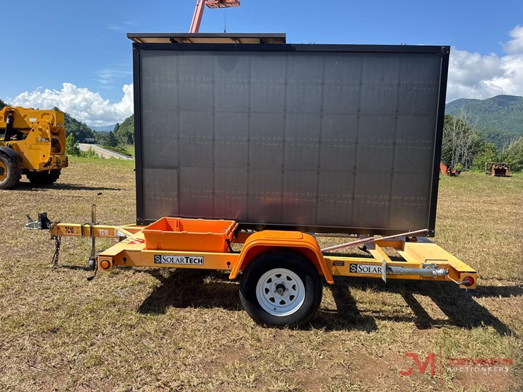 towable-solar-tech-message-board-image-5