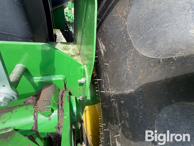2022-john-deere-w235r-image-13