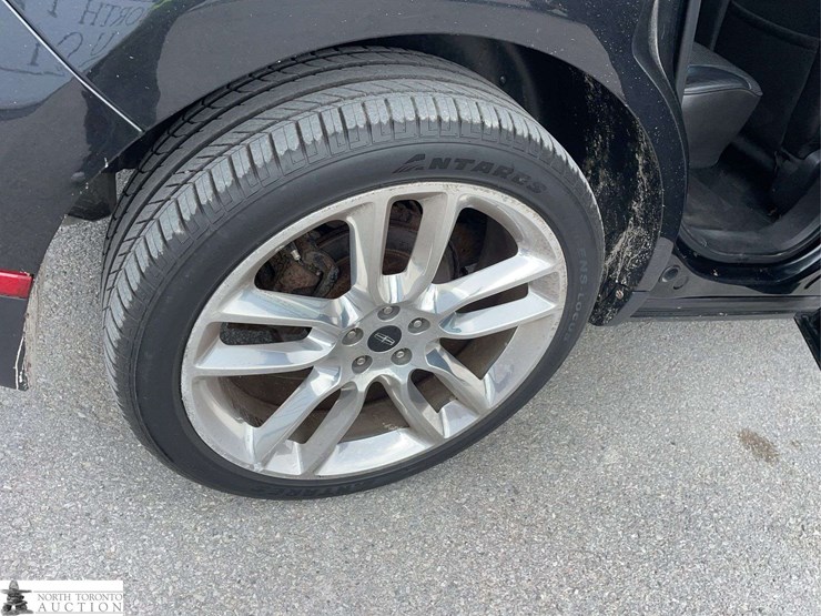 2010-lincoln-mkx-image-22