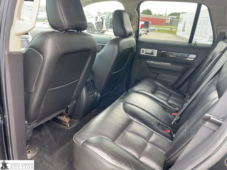 2010-lincoln-mkx-image-15