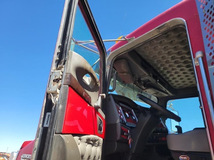 2010-kenworth-t800-image-38