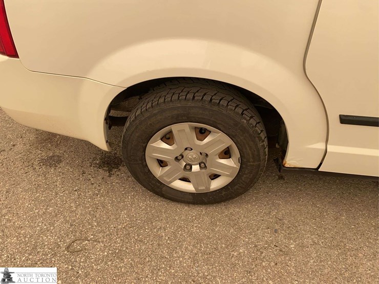 2010-dodge-grand-caravan-image-24