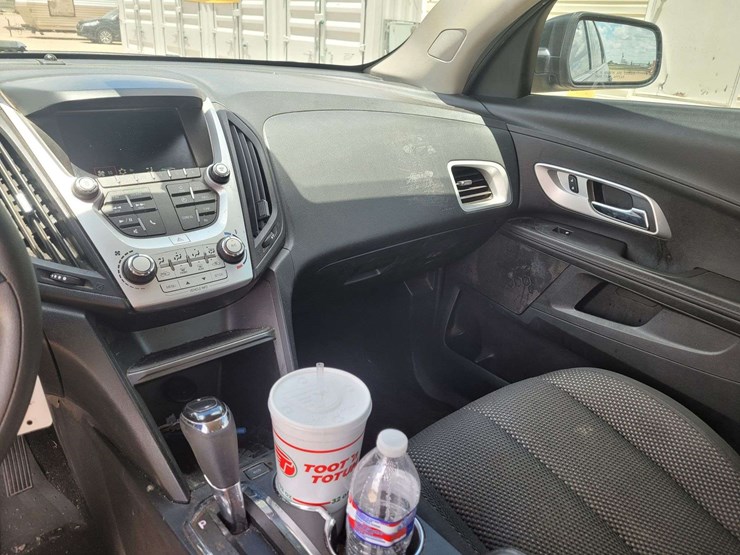 2016-chevrolet-equinox-ls-image-17