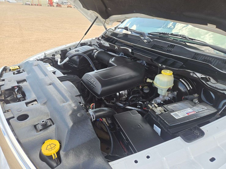 2017-ram-1500-slt-image-21
