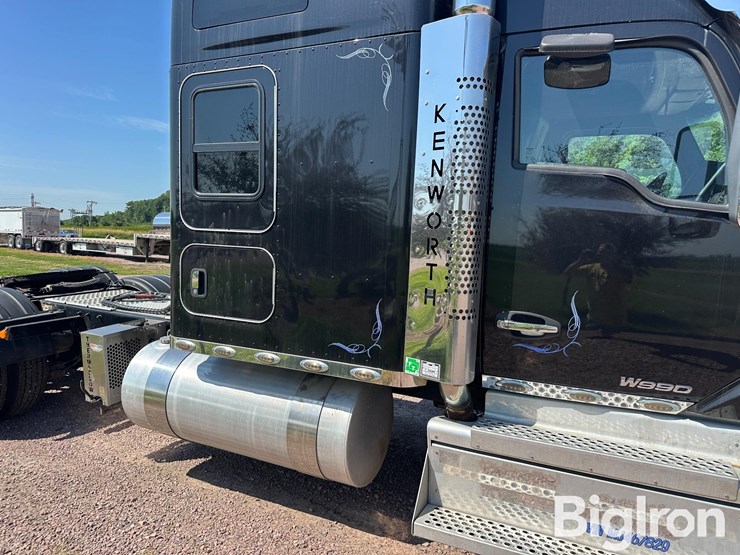 2021-kenworth-w990-image-13