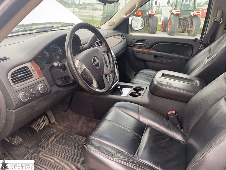 2011-gmc-yukon-image-10