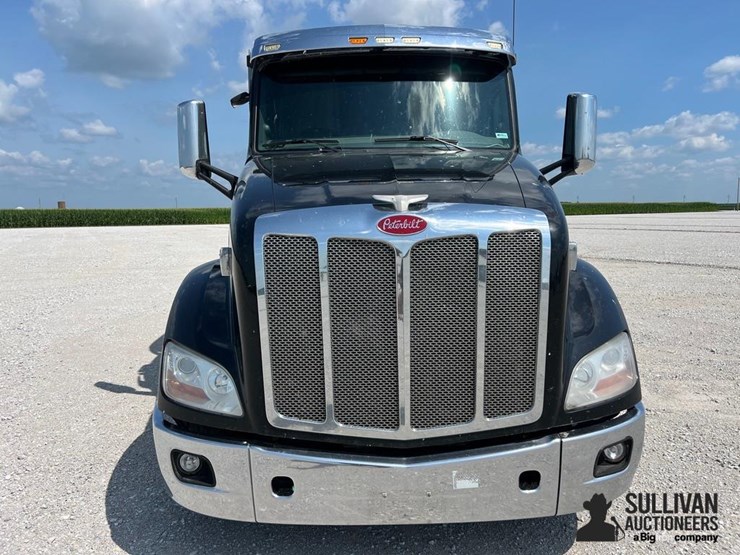 2015-peterbilt-579-image-2