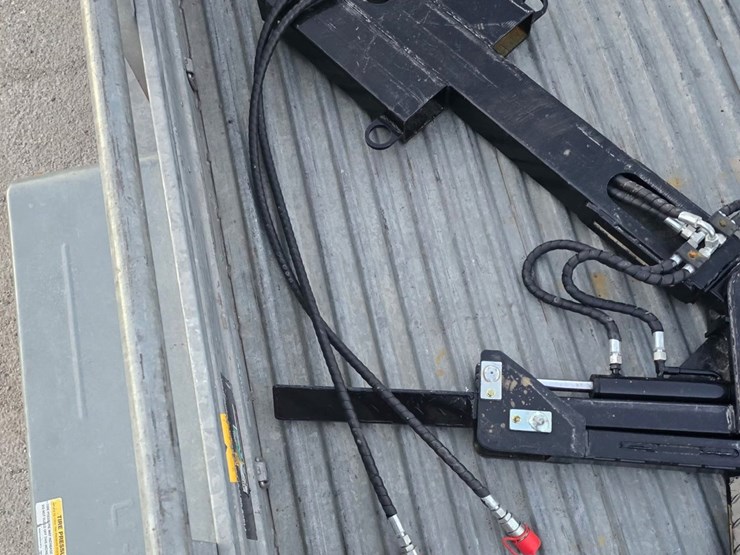 #2098-•-chevron-forklift-vehicle-towing-attachment-image-3