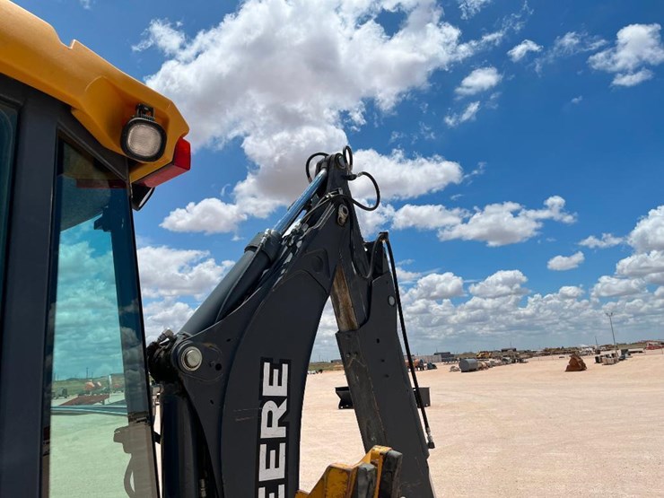 2011-deere-310sj-image-44