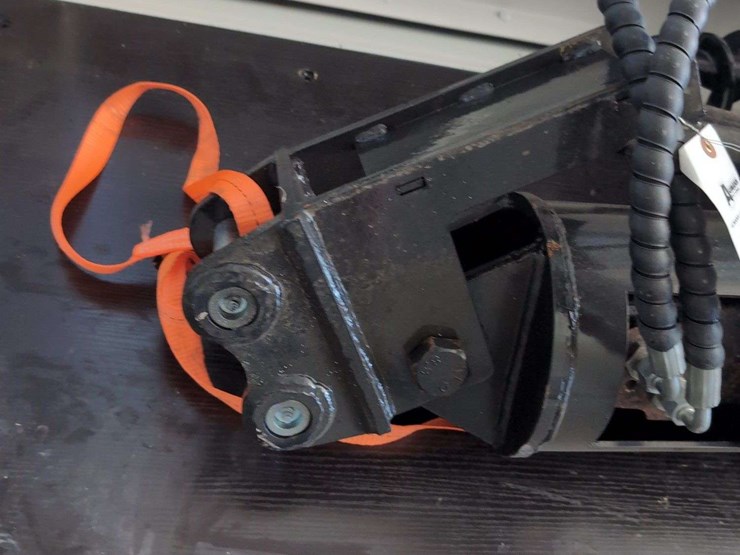 i-ranch-mini-excavator-auger-drive-and-bits-image-2