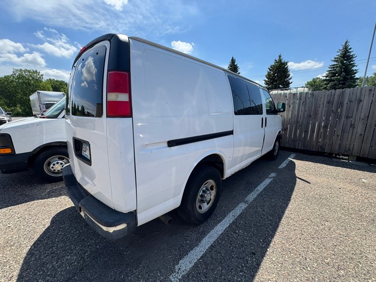 #1896-•-2008-chevy-express-van-image-4