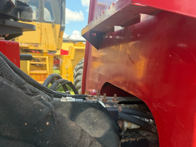 2014-case-ih-470-image-56