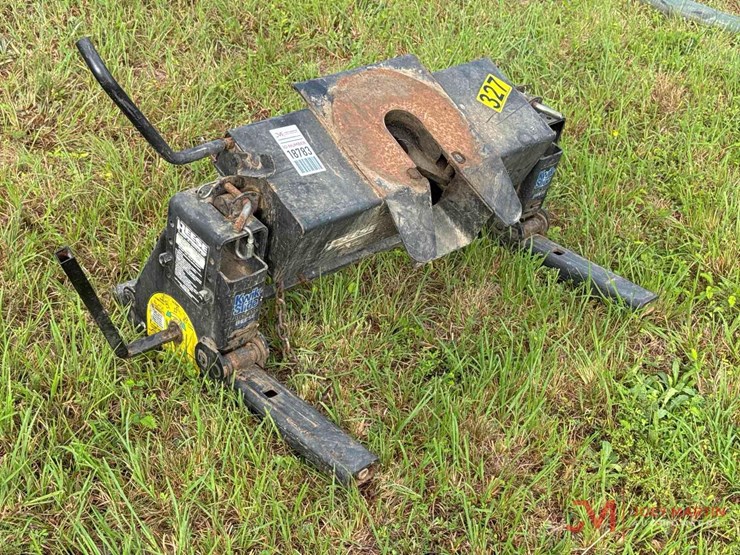 reese-kwik-slide-fifth-wheel-hitch-image-1