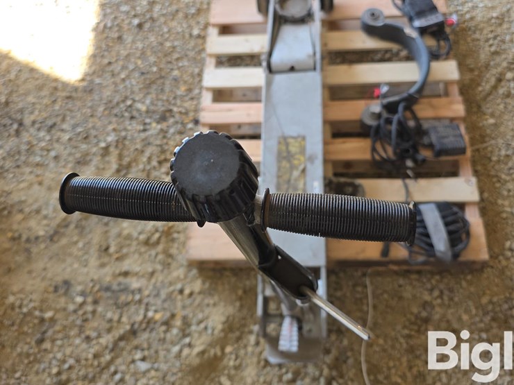 10-ton-floor-jack-&-steinbauer-chips-image-10