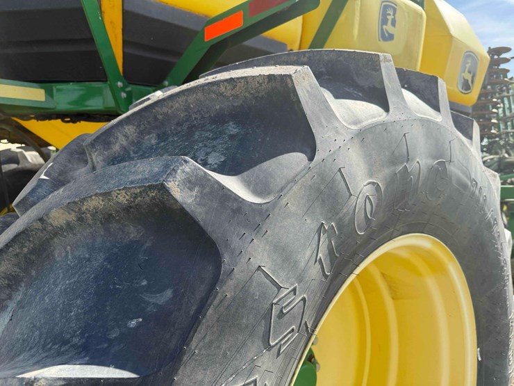 2013-john-deere-1830-image-36