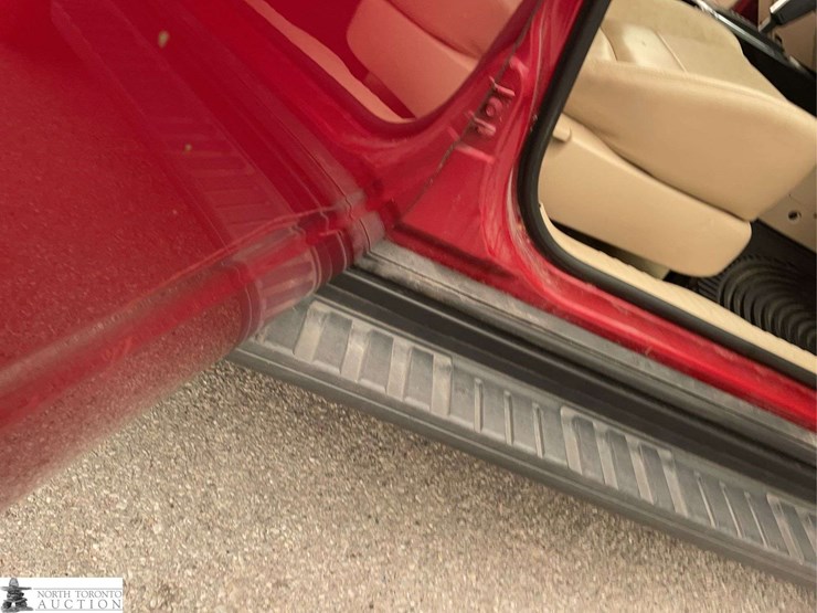2011-ford-escape-image-29