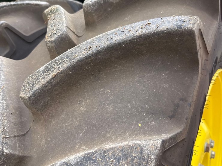 2014-john-deere-8320r-image-27