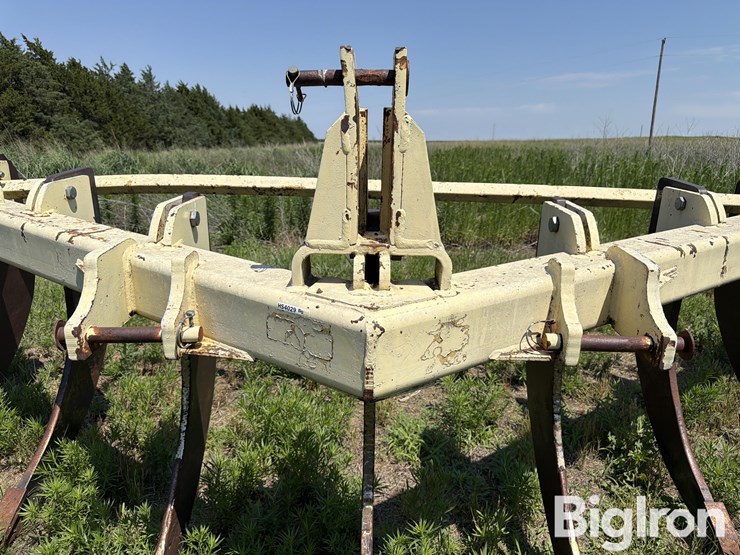 9-shank-3-pt-v-ripper-image-7