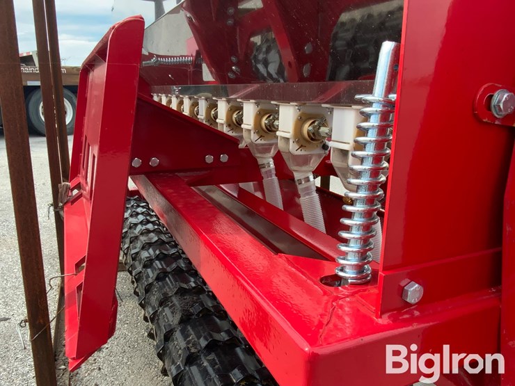 2025-massey-ferguson-730-image-15