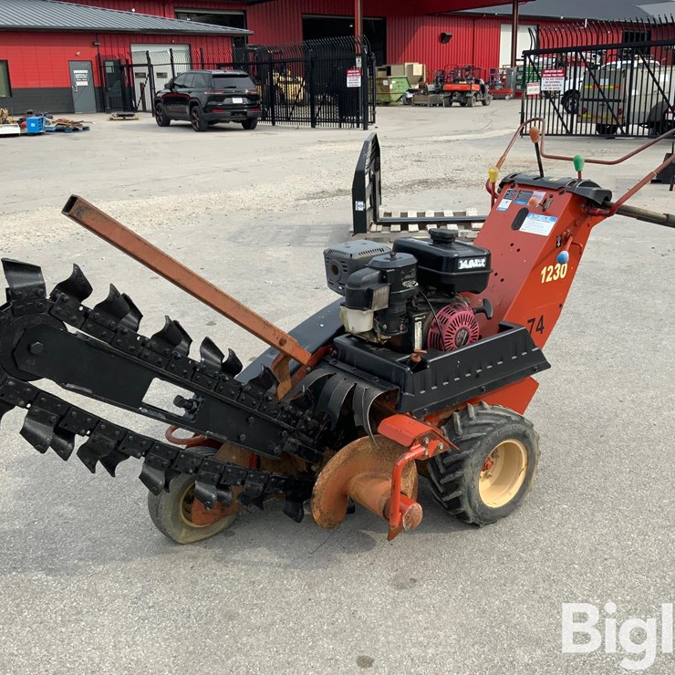2005 DITCH WITCH 1230H