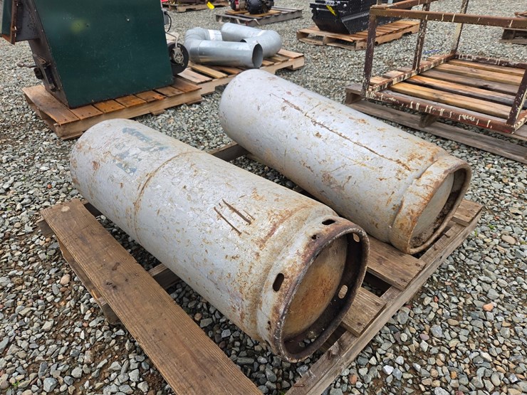 #6102-•-(2)-propane-tanks-image-2
