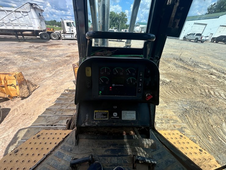 2009-deere-750j-lt-image-38