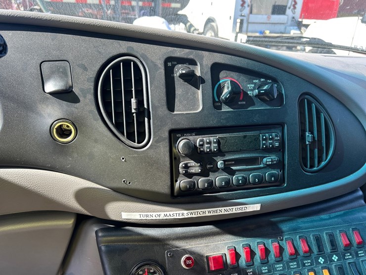 2000-ford-e350-image-70