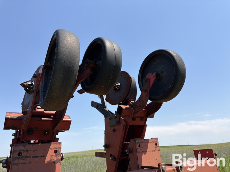 krause-4708-8r30"-no-till-cultivator-image-17