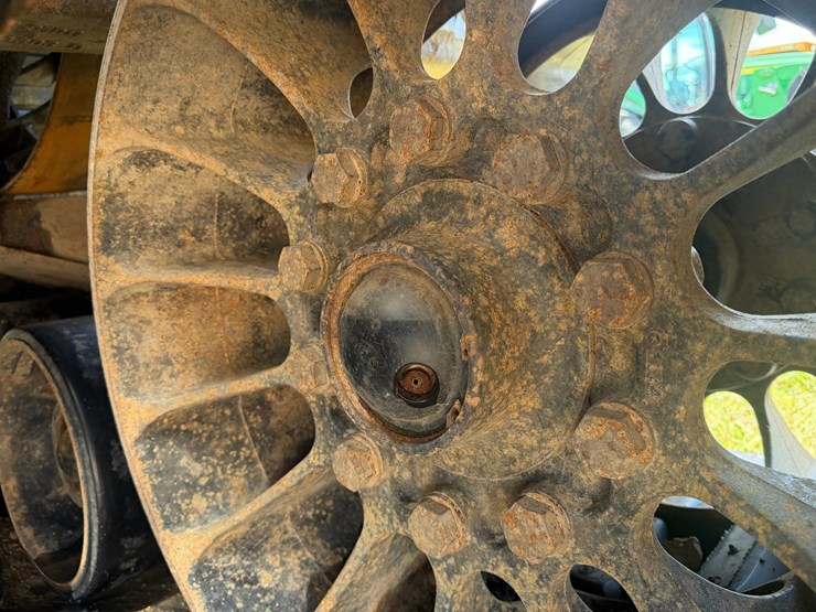 2014-case-ih-470-image-25