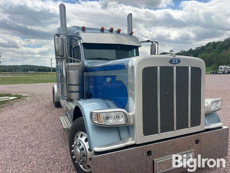 2020-peterbilt-389-image-18