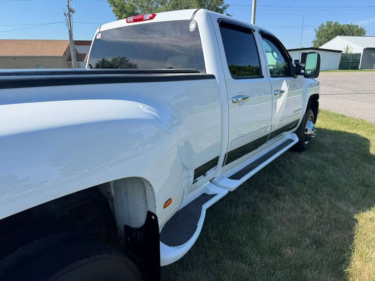 2007-chevrolet-3500-image-16