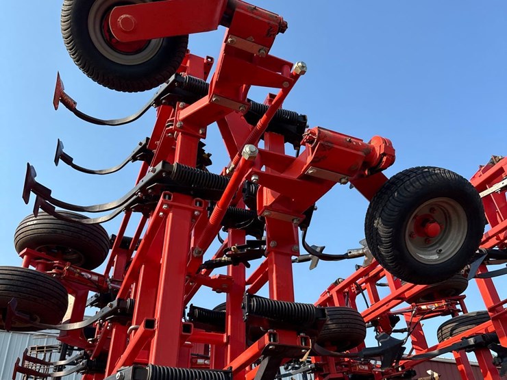 2013-kuhn-krause-5635-46ft-field-cultivator-image-42