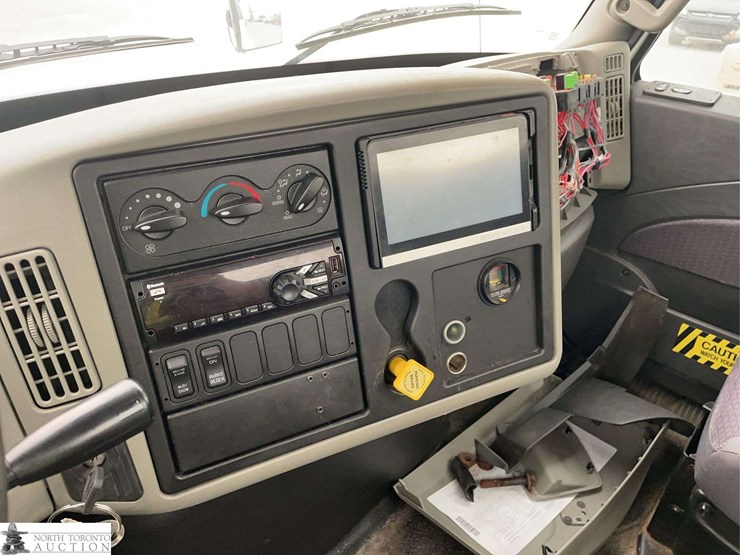 2017-international-durastar-4300-image-11